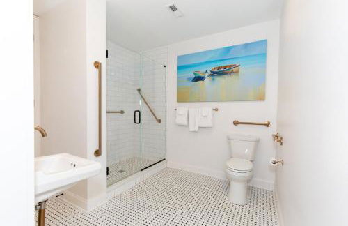 Boutique Style Condo Near Downtown Waterfront - Foto 26