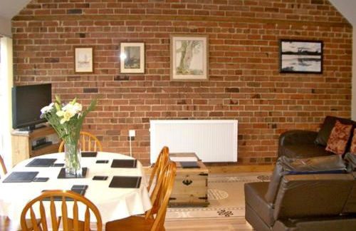 Happy Union Stables - Photo 3