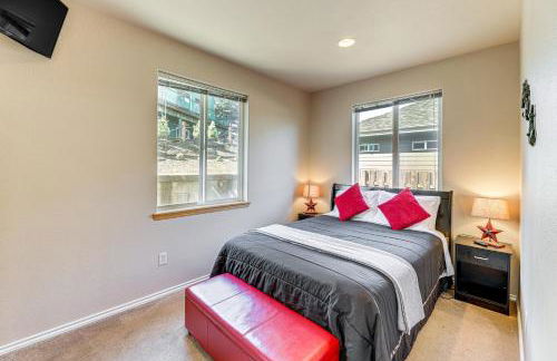 Coastal Oregon Home Walk to Dock! - Photo 17