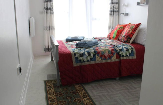 Apartment - Sleeps 4 - Garden - Parking - Photo 2