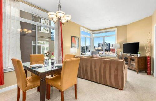 Corner Unit in the middle of it all - 99 Walkscore - Foto 11