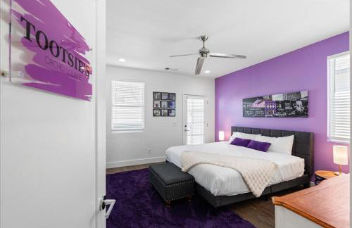 Nash House & Bars of Broadway with Patio Bar and Views! 8min Downtown! Sleeps 12! - Foto 7