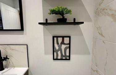 Stunning 4 Bedroom, Sleeps 9, Centre Of Telford - Photo 9