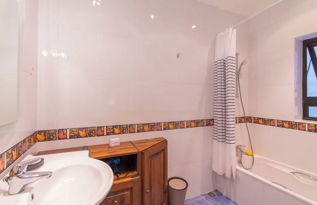 A Magnificent Sunny Seafront Apart Sliema - Photo 16