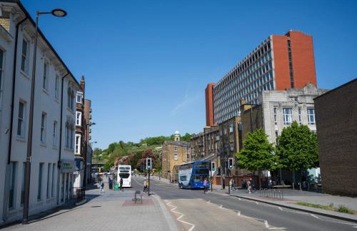 Modern 2 Bedroom Flat, Central Chatham, Self Check-in - Foto 24