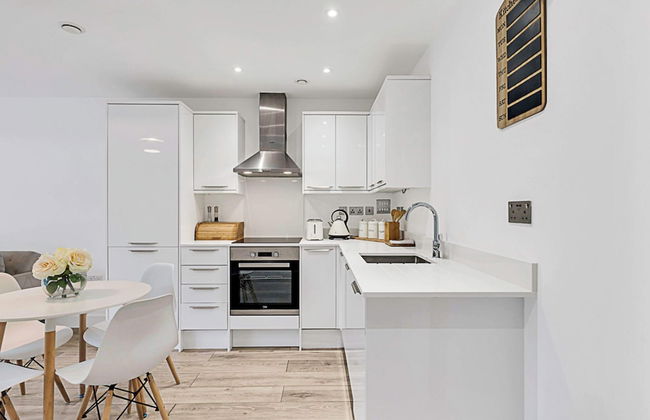 Newly Furnished and Bright Home - Foto 9