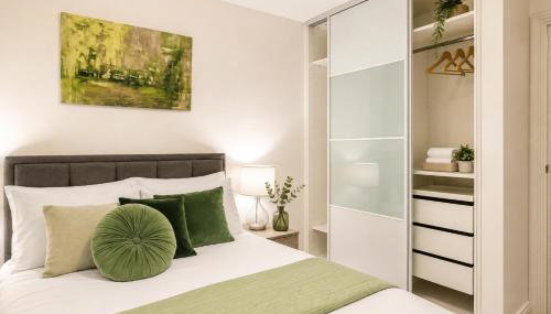 Charming 2 Bedroom Flat in the Heart of London, 2 mins to Trafalgar Square! - Foto 2, wardrobe