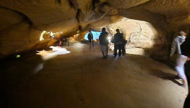 Excursión a las cuevas de Espluga de Francolí - Foto 4, Nos adentraremos en unas cuevas prehistóricas