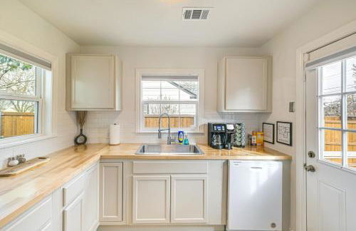 Walk to Cowboys Games Arlington Home with Hot Tub! - Foto 9