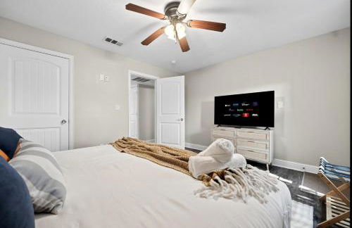 Walk to AT&T Stadium - Modern 2BR With Backyard - Foto 14