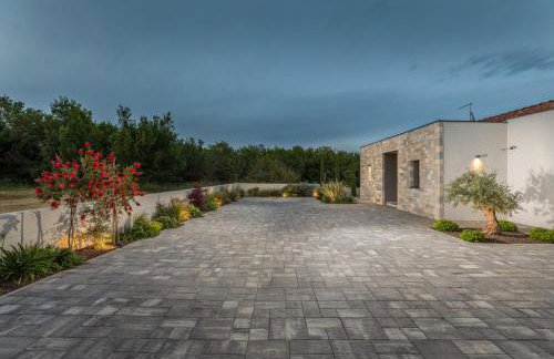 Villa Lastine by Villsy - Photo 51