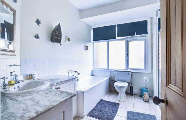 Entire 1bed Studio With Ensuite, Balcony & Parking - Foto 15