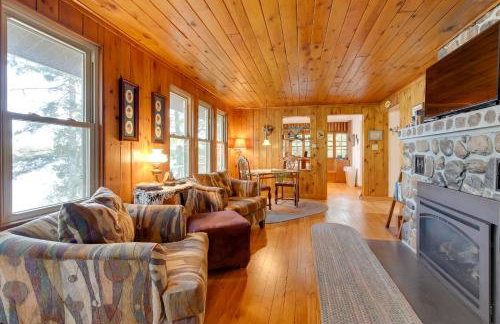 Cozy Lakefront Cabin with Indoor Gas Fireplace! - Foto 4
