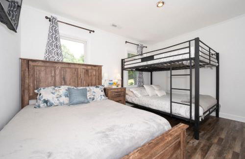 Kernersville King Beds Hot Tub Arcade Firepit - Photo 24