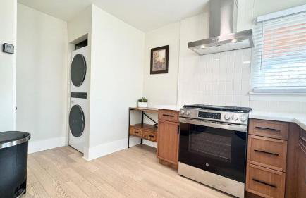 Iconic 2BR Bungalow, Short Walk to SJSU, with Parking - Foto 4