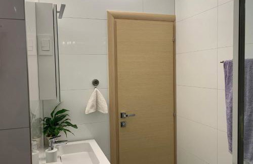 Split apartment - 5 min by car to the beach & city center - free public parking - Foto 21