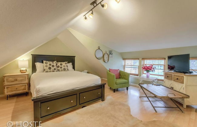 Chic Boutique Wine + Mtns Walk Everywhere - Foto 16