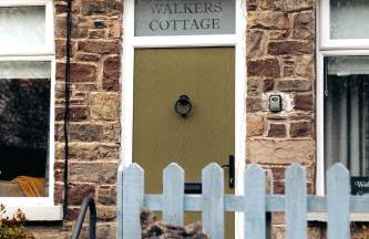 4 Walkers Cottage - Countryside Retreat with BBQ Hut - Photo 4