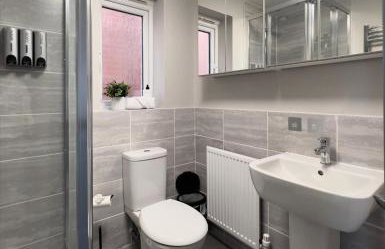 Ultra Modern large 4 bed executive home Durham - Photo 28