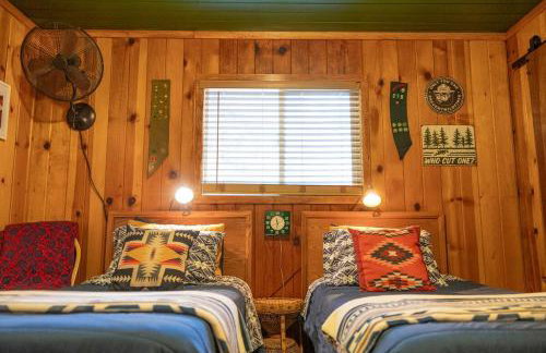 BunkHouse 1960's Camp Vibe with Timeless Wet Bar - Foto 70