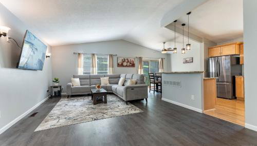 Perfect Getaway 3BR 3BA Home Close to Parks and Shopping - Foto 4