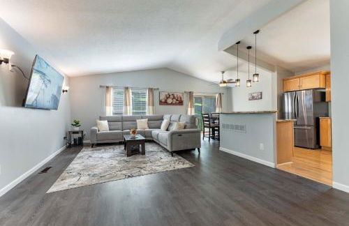 Perfect Getaway 3BR 3BA Home Close to Parks and Shopping - Foto 4