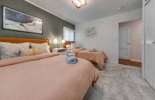 Beautiful 3BR Home Near Lake MI - Photo 49