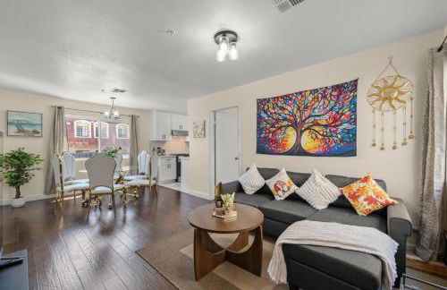 Cozy&Stylish DT Alhambra Living walk to Starbucks - Foto 1