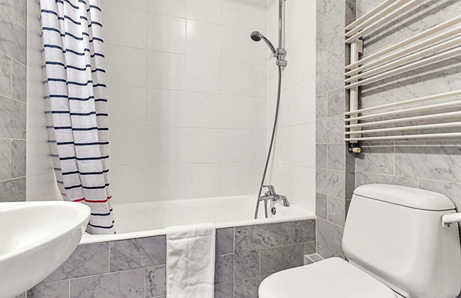 A One-bedroom Apartment Situated In Central London - Foto 16