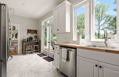 Colonial Manor - Photo 22