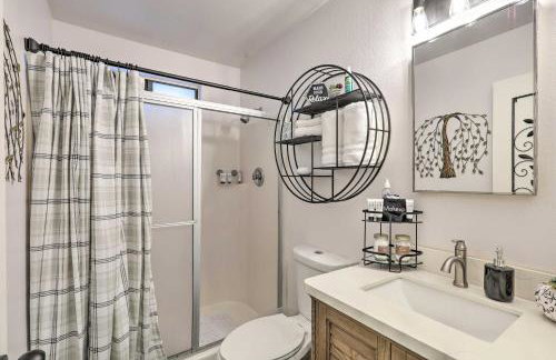 Renovated Cottage with Fire Pit in Munds Park! - Foto 16