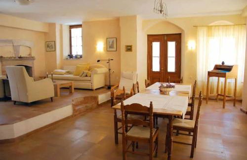 Olive House - Photo 10