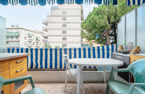 Big apart 140m2 5min walk to beach sea &Promenade 3 double rooms,big living room 42m2, 3 showers,9 beds, free parking - Photo 13