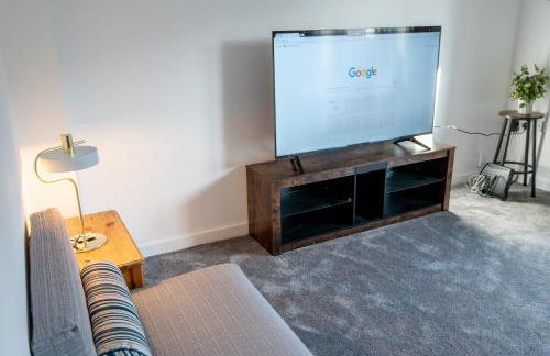 Manchester Cityside Deluxe Stay - 3 Bedroom House Great for Family with Free Parking & Garden - Foto 12