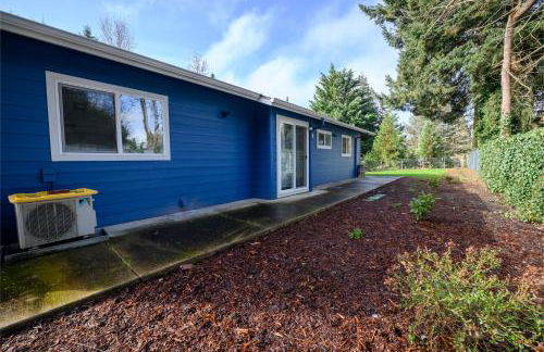 Blue House - private 2 bed, 2 bath home with garage - Photo 30