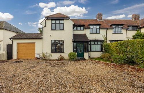 Meadow House with Driveway Parking, Spacious Garden, Fast Wifi and Smart TVs by Yoko Property - Foto 30