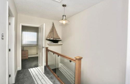 Fabulous beachfront 3 bed house with parking - Foto 44