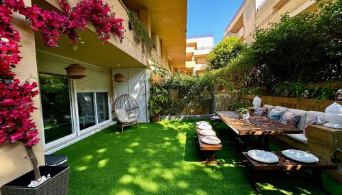 BASTINAZO ALOHADREAM - PREMIUM - Dúplex Lujo Recién Reformado con Jardín, Piscina, Parking, Aire Acondicionado - Los Caños de Meca - 50m playa - Foto 4, Garden, sunbed, Garden view