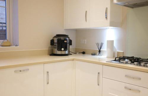 Luxury 6-Bedroom House 5 minutes from Bicester Village Shopping Outlet - Perfect for Business and Family Stays! Private Parking for 4 Cars! - Photo 7