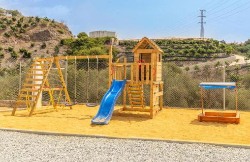 3 Bedroom Stunning Home In Mezquitilla - Photo 49