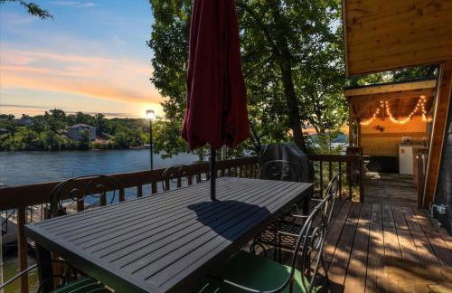 Pet Friendly A Frame w/ Private Dock & Great Lake Views - Foto 37