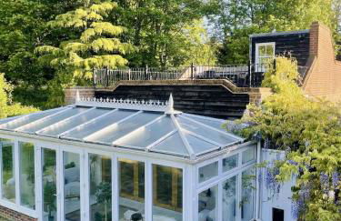 Wisteria Lodge, beautiful home in a great location - Foto 7