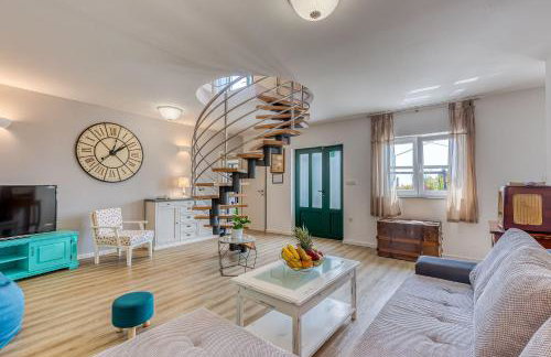 Beeindruckende 5-Sterne-Villa mit Meerblick, Sauna, Gym, beheizten Privatpool, Spielplatz, BBQ - Foto 10