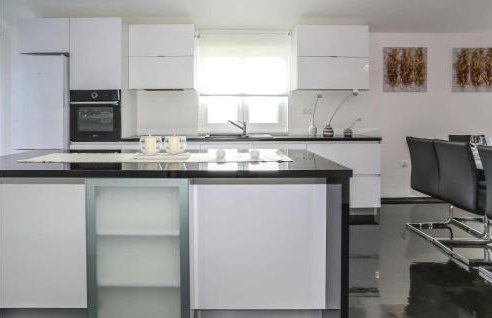 Lovely Home In Rumin With Kitchen - Foto 25