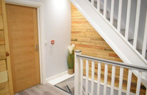 Charming 5 Bedroom Home in High Wycombe Perfect for Families - Foto 16