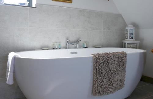 Beautiful Views Historic 16th Cent Barn Conversion - Pass the Keys - Foto 44