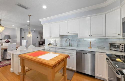 Fountain of Youth House - Scenic Downtown Retreat - Foto 16