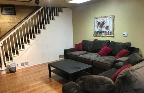 Secluded, Charming and Unique! Spacious Apartment EXCELLENT Central Location - Foto 8