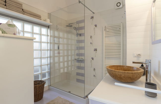 Raineri House - Photo 22