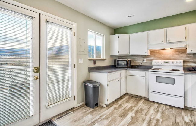 2brclose To Hiking & Garden of Godsbose Surround Sound Pet-friendly - Photo 10